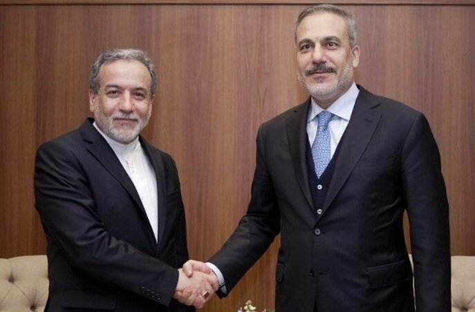 عراقچی در گفت‌وگو با وزیر خارجه ترکیه؛ آمادگی داریم تعاملی برد-برد را در ازای خاتمه تحریم‌ها شکل دهیم