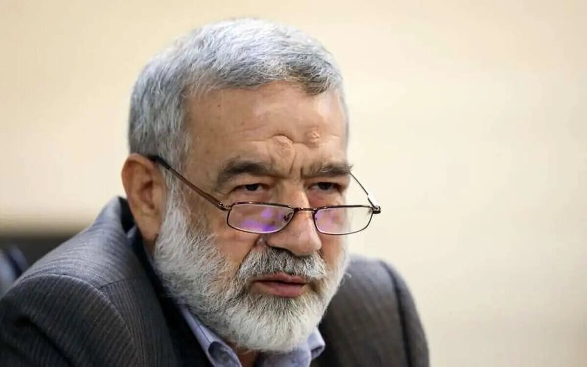 ادعای یک نماینده: پیامک های حجاب تذکر ساده بوده و منع قانونی ندارد!