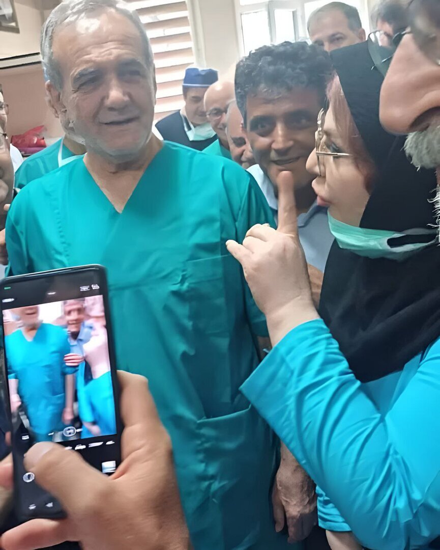 مسعود پزشکیان در اتاق عمل بیمارستان مدنی تبریز
