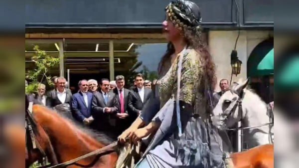 حضور جنجالی استاندار حلبچه بدون حجاب در تهران +عکس