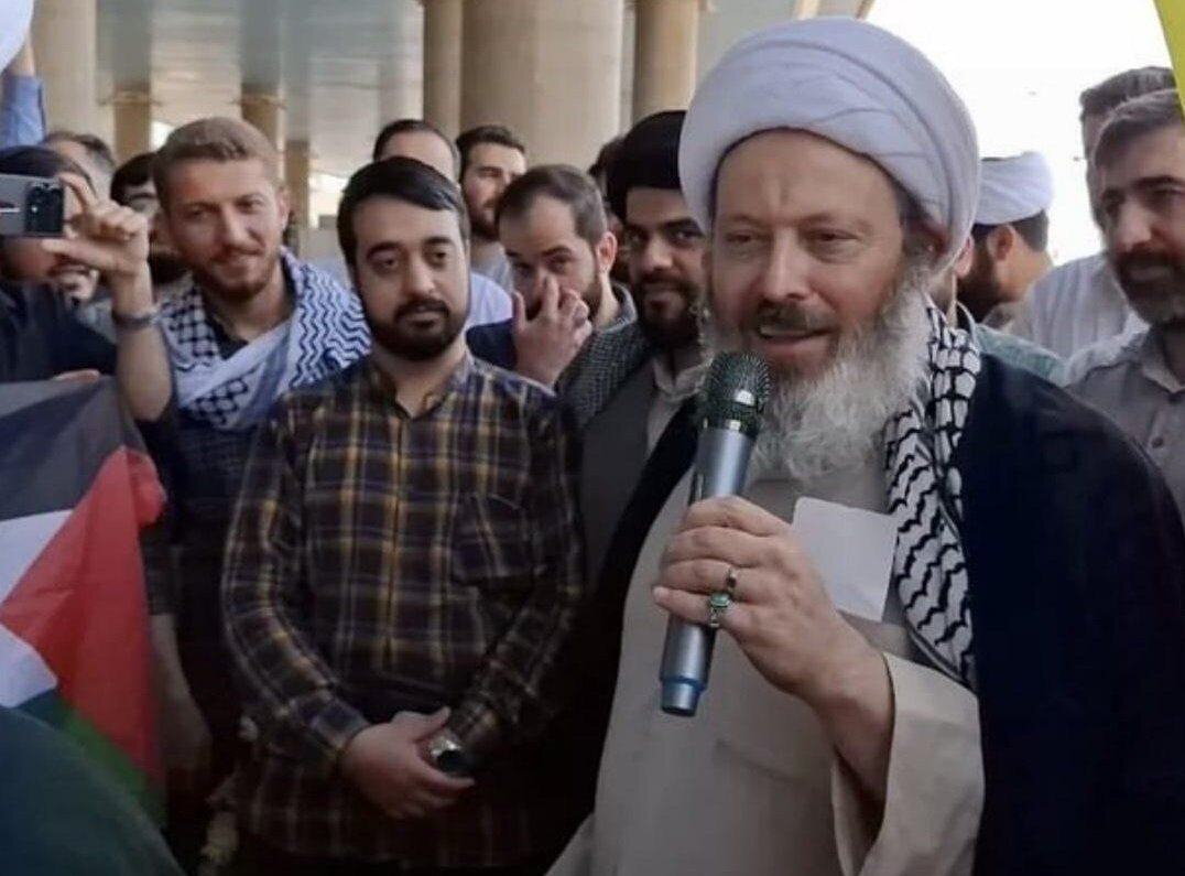 قاسمیان، روحانی رادیکال نزدیک به جلیلی، پس از ورود به ایران: تشخیص دادم مارپیچ سکوت [درمورد عربستان] را بشکنم