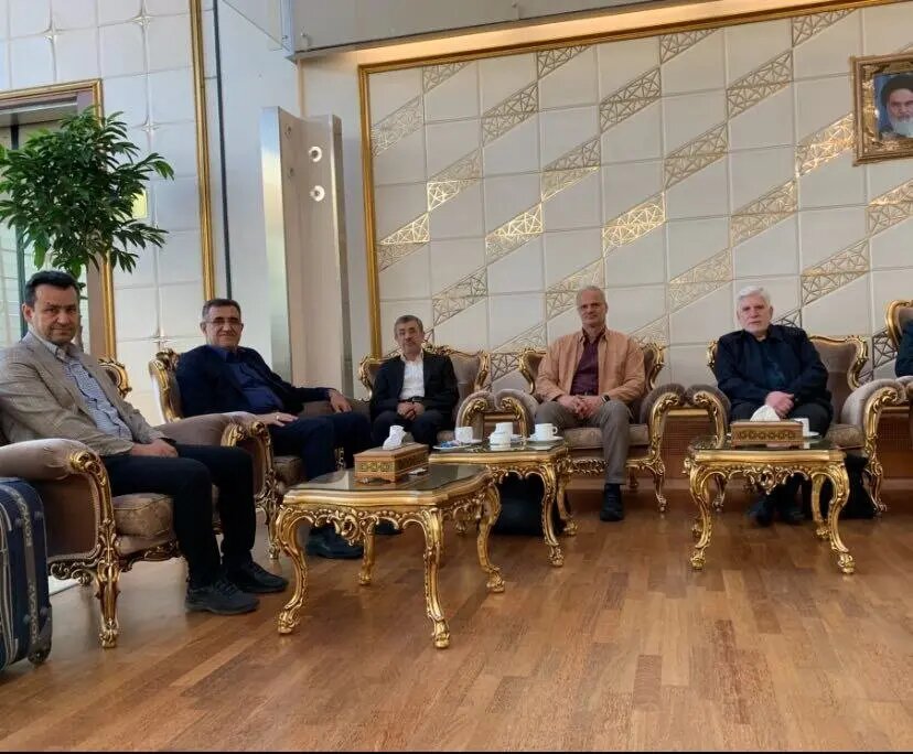 چه کسانی با احمدی‌نژاد عازم بوداپست شدند؟ +عکس