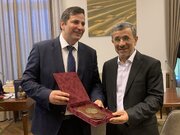 حاشیه جنجالی برای احمدی‌نژاد در سفر مجارستان +عکس