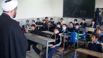 واکنش کیهان به محدودیت ورود روحانیون به نظام آموزشی کشور
