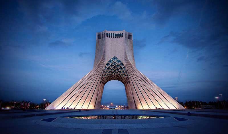 آسیب به برج آزادی تهران در اثر اصابت موشک تکذیب شد
