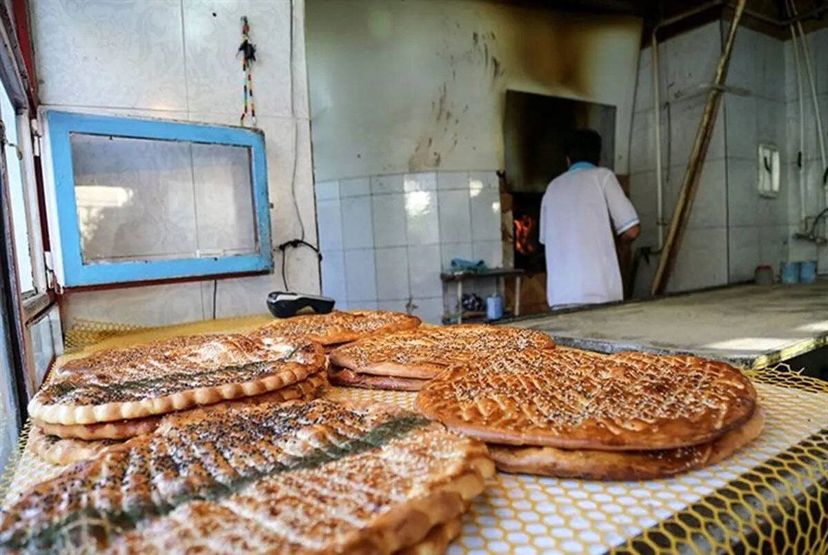 مردم نگران نباشند هیچ کمبودی در کالاهای اساسی و آرد و نان وجود ندارد