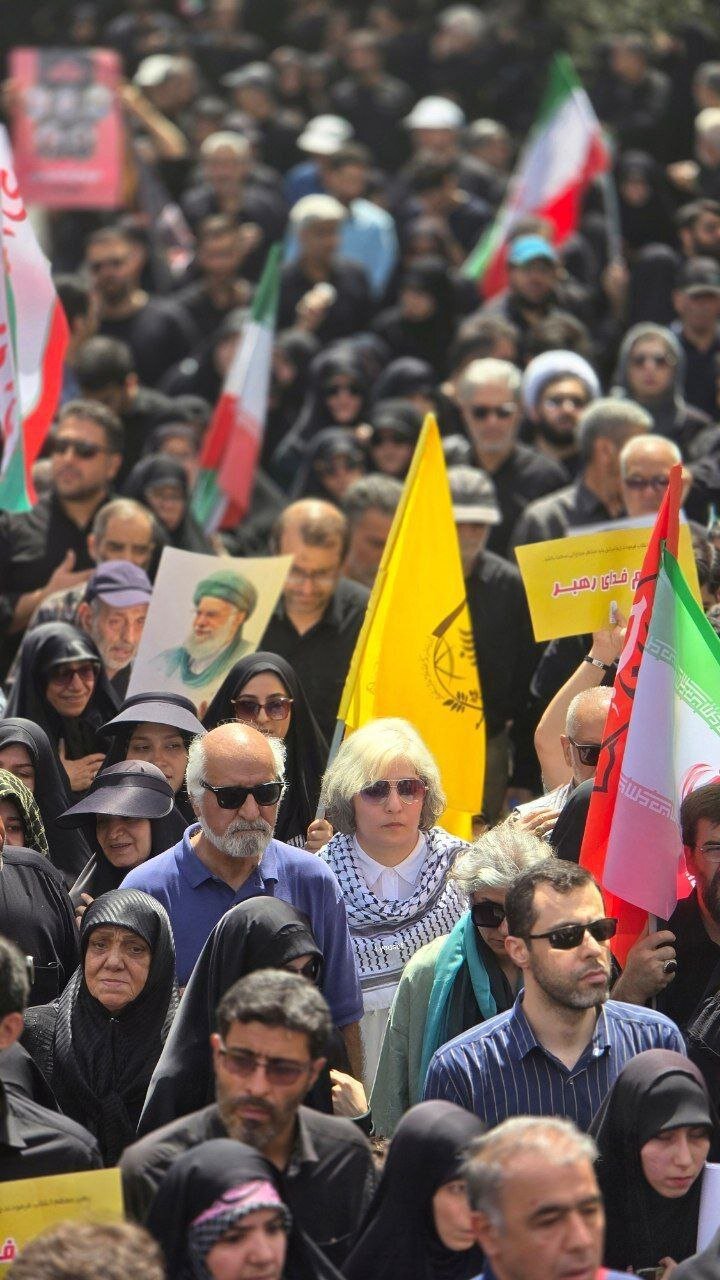 زنان بدون حجاب در مراسم تشییع پیکر سرداران سپاه +عکس