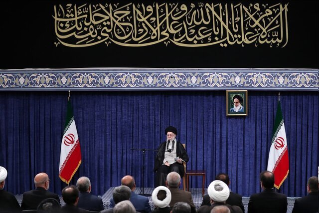 رهبری: مسئولان باید با قوت و روحیه کامل به کار خود ادامه دهند