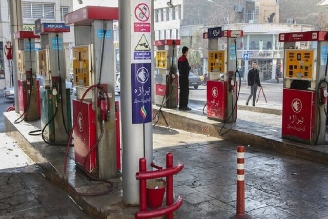 قاطی کردن آب با بنزین در یکی از جایگاه‌های سوخت واقعیت دارد؟