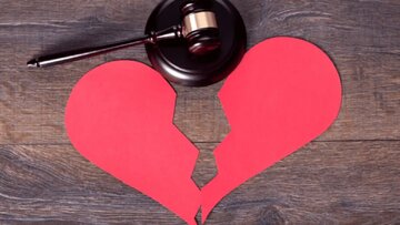 طلاق زن زحمت‌کش از شوهر زیاده‌خواه