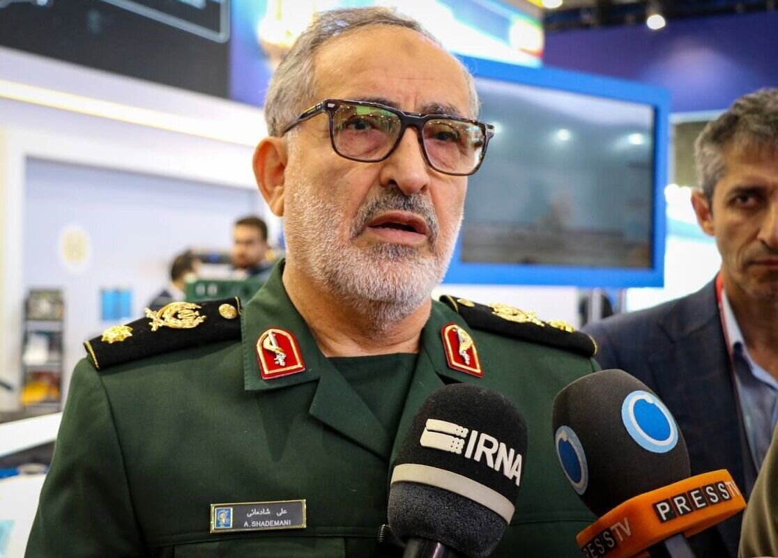 دختر شهید شادمانی: پدرم در تعقیب و گریز مستقیم با رژیم صهیونیستی به شهادت رسیدند