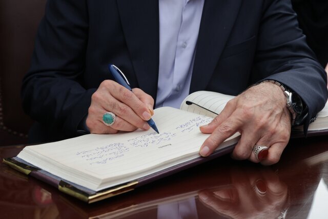 اولین مقصد رئیسجمهور در پاکستان؛ پزشکیان به لاهور رفت +عکس