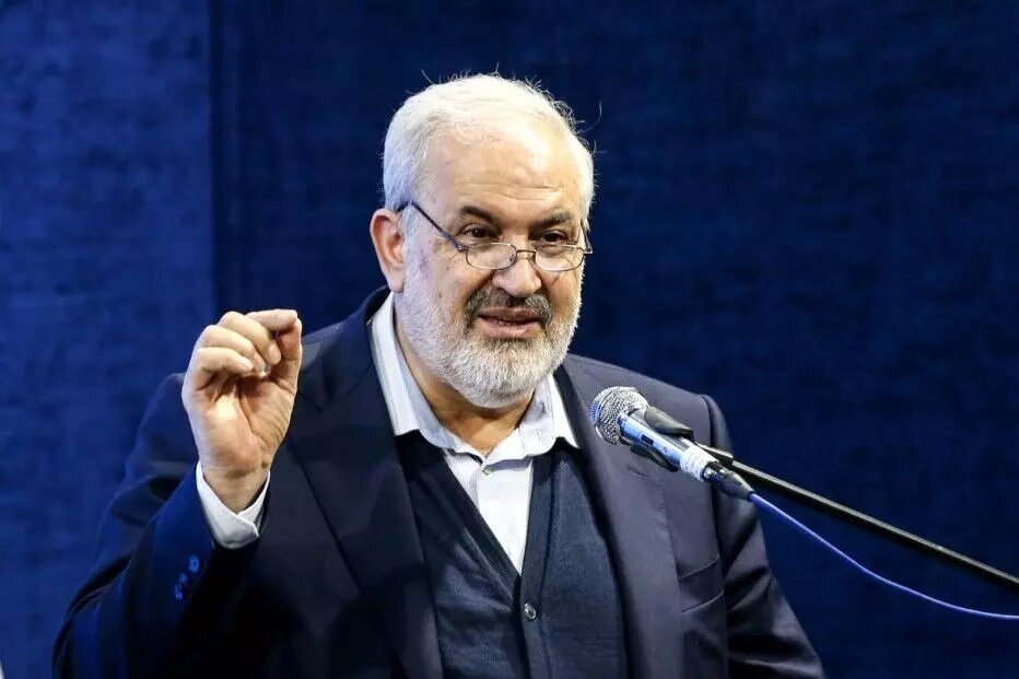 وزیر نیرو: به فردی که درحال هدردادن آب بود خودم را معرفی کردم و تذکر دادم اما گفت به شما ربطی ندارد