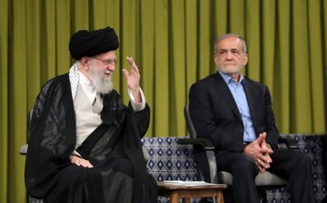 تذکر رهبری موجب تنبه تندروها نشد؛ همچنان به توهین به پزشکیان ادامه می‌دهند