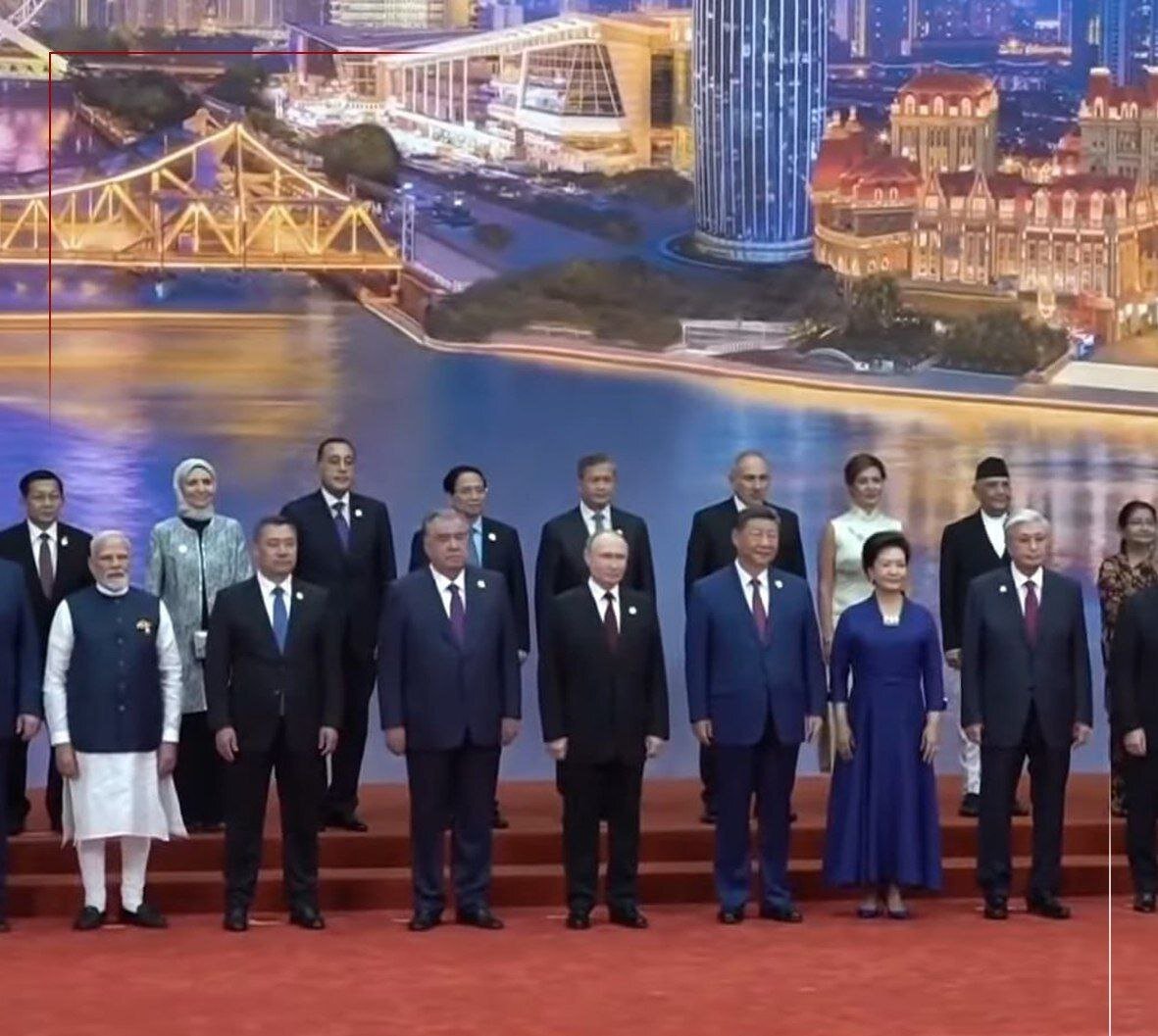 دلیل عدم حضور رئیسجمهور در عکس یادگاری اجلاس شانگهای چه بود؟