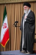 تصویر رهبری هنگام ورود به جمع هیات دولت را ببینید