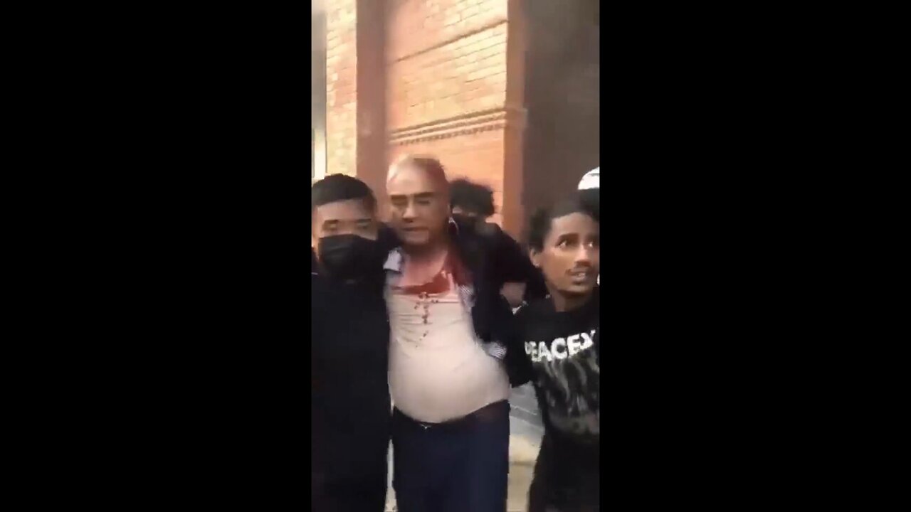 مردم خشمگین نخست‌وزیر و همسرش را در خانه پیدا کردند! +ویدیو
