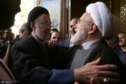 برخورد محمد خاتمی و مهدی کروبی در مراسم ختم +عکس
