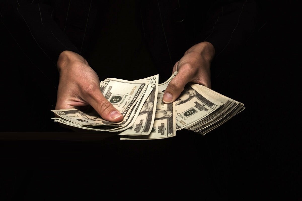 دلار ۱۰۰ هزارتومانی؛ سیاست‌های ارزی دولت شکست خورد!