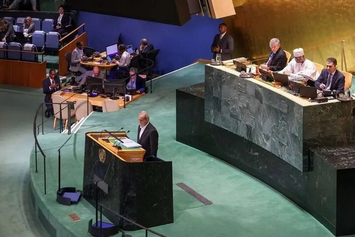 واکنش تند و بی‌ادبانه کیهان: حاضرند نشیمنگاه ترامپ را نیز ببوسند!