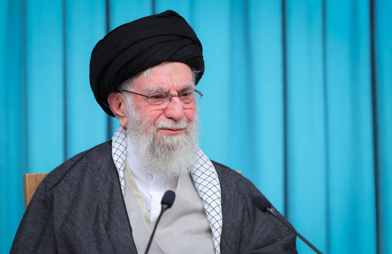 رهبری هشدار دادند: تجربه ده‌سال گذشته را فراموش نکنیم/ علم با بمب و تهدید از میان نمی‌رود