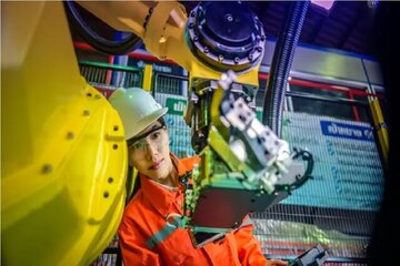 چین رباتی ساخت که ۱۰ فیل را بلند می‌کند!