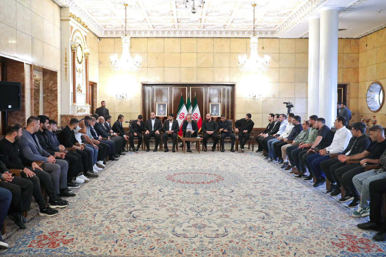 دیدار قهرمانان کشتی با مسعود پزشکیان +تصاویر