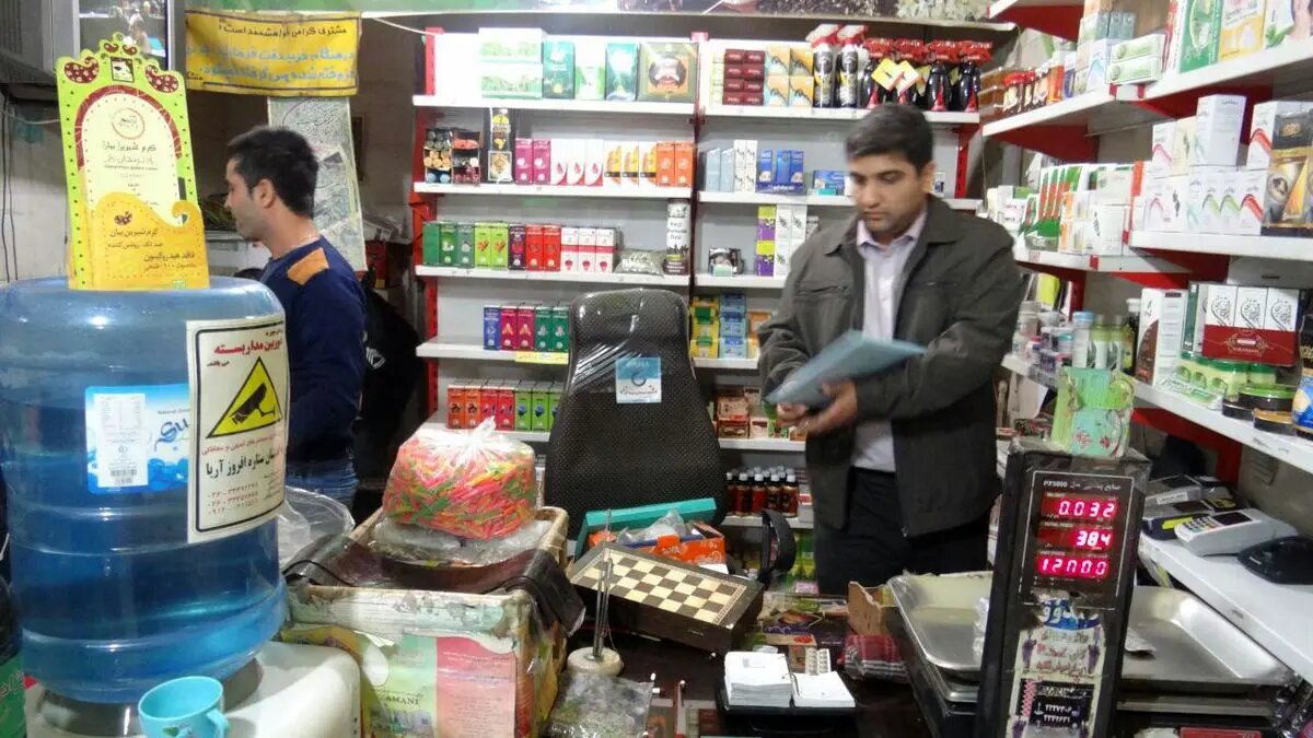 نسخه پیچی عجیب عطاری برای مردم؛ از پودر مارمولک تا داروهای افیونی و غده اسبی