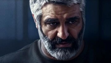 حمله همه‌جانبه به هم‌میهن در ماجرای پژمان جمشیدی/ مجری صداوسیما: در تحریریه مثل خوک در هم می‌لولند!