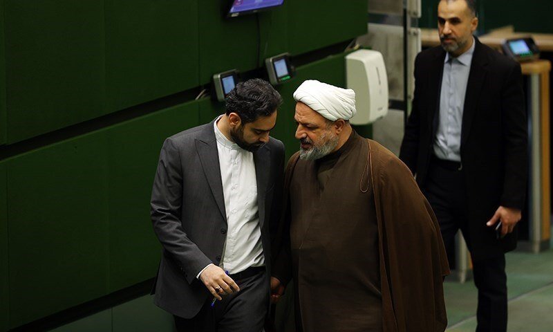 ثابتی و رسایی را به زادگاهشان، روسیه بفرستید!