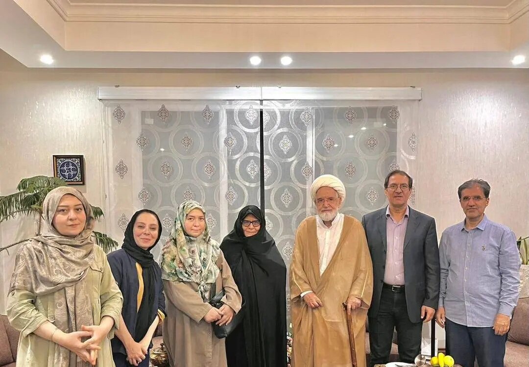 کنایه سنگین مهدی کروبی به یقه پاره کردن برای پوتین در مجلس +عکس کنایه سنگین مهدی کروبی به یقه پاره کردن برای پوتین در مجلس +عکس