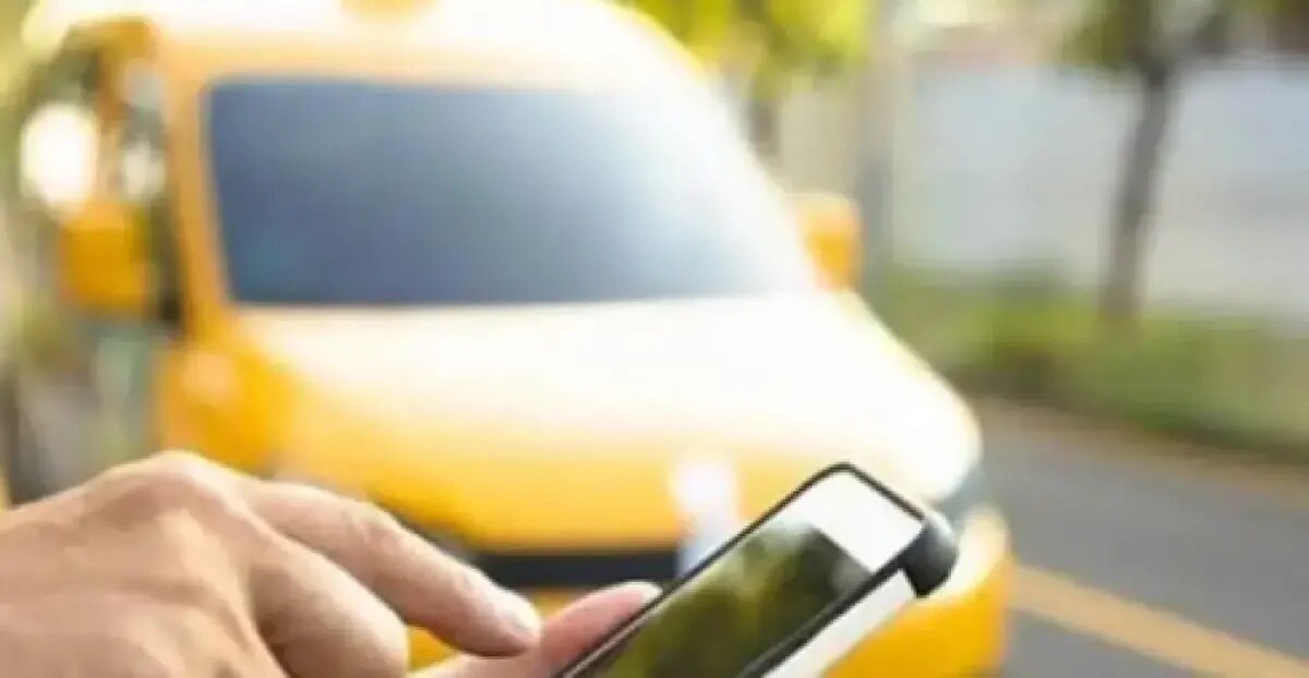 تناقض در گفتار و رفتار تامین اجتماعی؛ از پیامک انبوه تا تهدید بازنشستگان فعال در تاکسی‌های اینترنتی