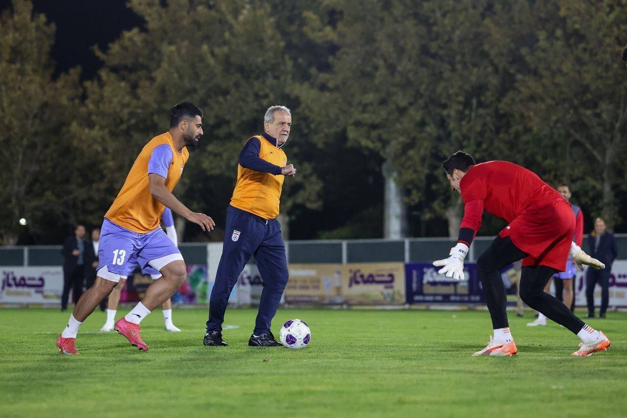 رئیسجمهور با تیم ملی فوتبال تمرین کرد +عکس