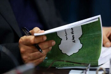 دست دولت از درآمد نفتی کوتاه است/ فروش نفت به بعضی نهادهای خارج از دولت واگذار شده