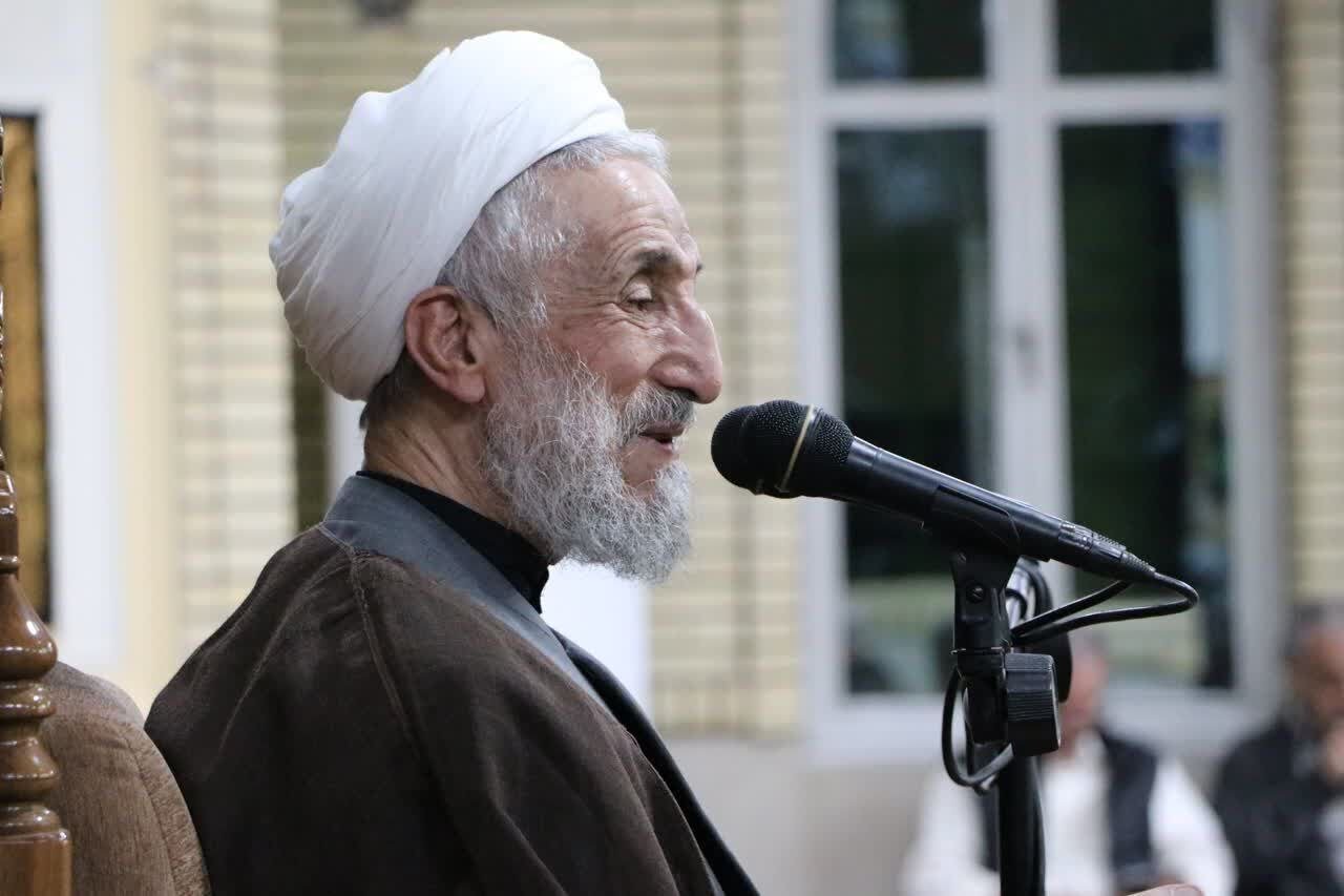 چهره تکیده کاظم صدیقی در مراسم ترحیم فرزندش +تصاویر