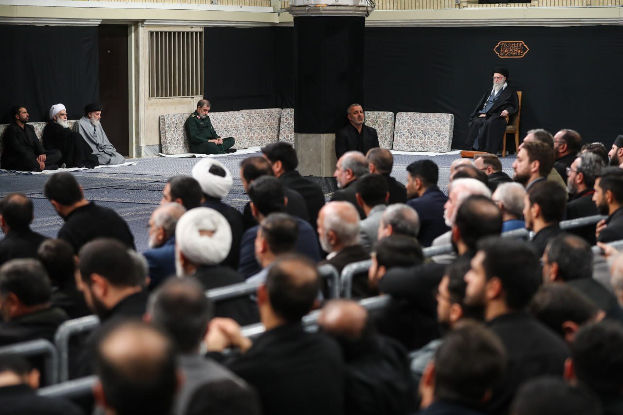 تصاویری از دومین شب مراسم عزاداری فاطمیه حضور رهبر انقلاب