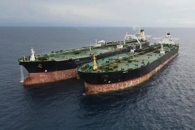 ابرنفتکش ایرانی توقیفی در اندونزی حراج شد