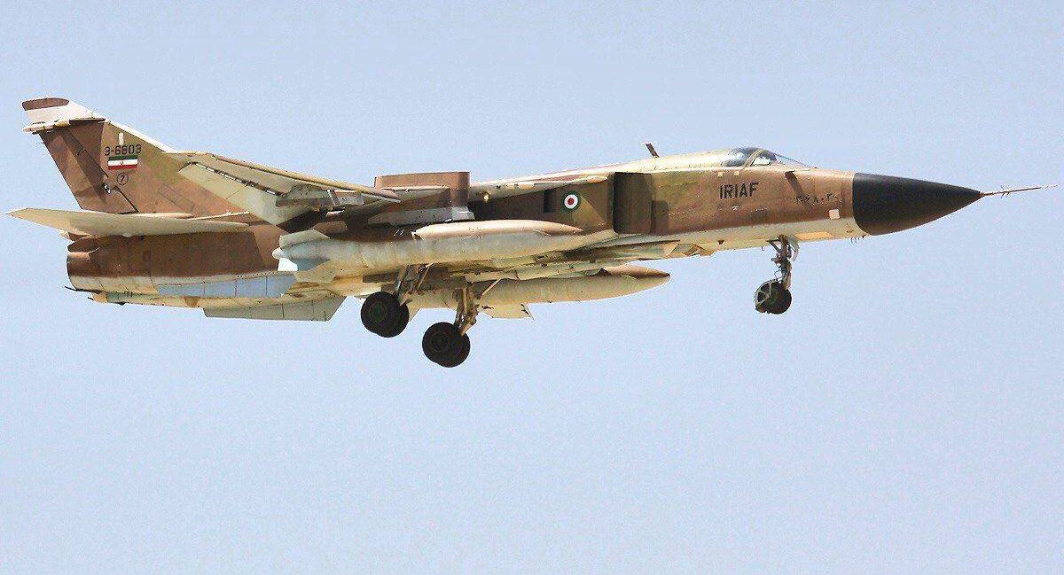 قدرتنمایی جنگنده‌های ارتش در آسمان تهران؛ مردم شایعه دشمنان را تحویل نگرفتند