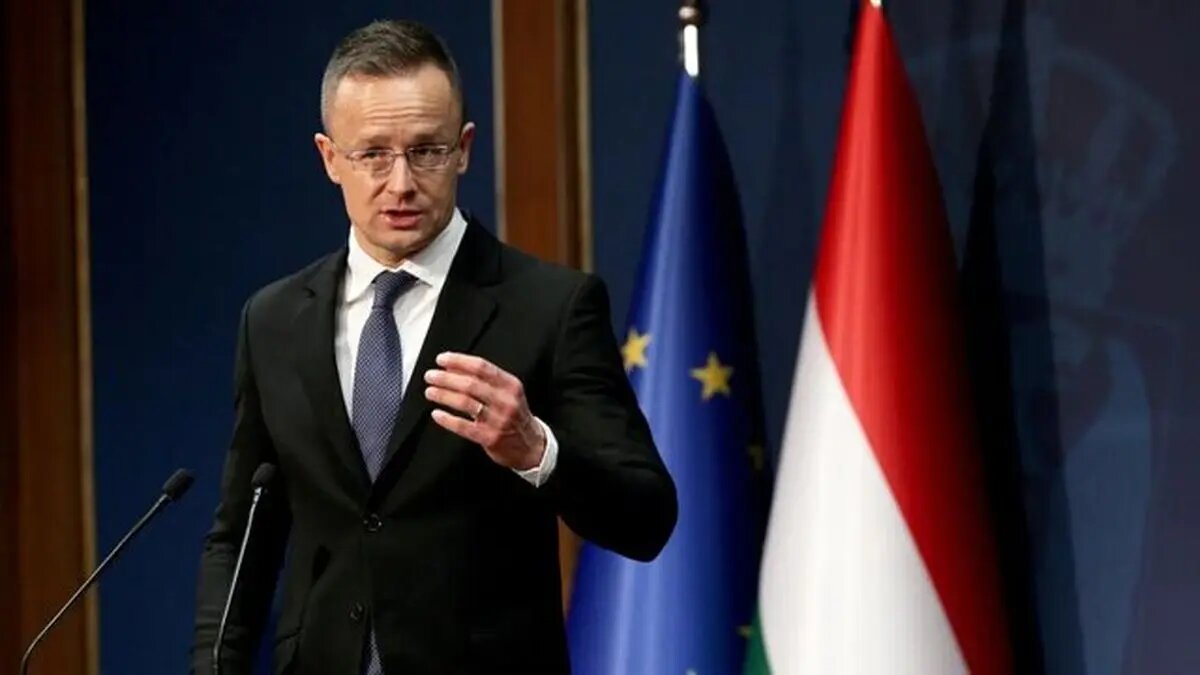 وزیر خارجه مجارستان: اروپا در حال آماده شدن برای جنگ با روسیه است