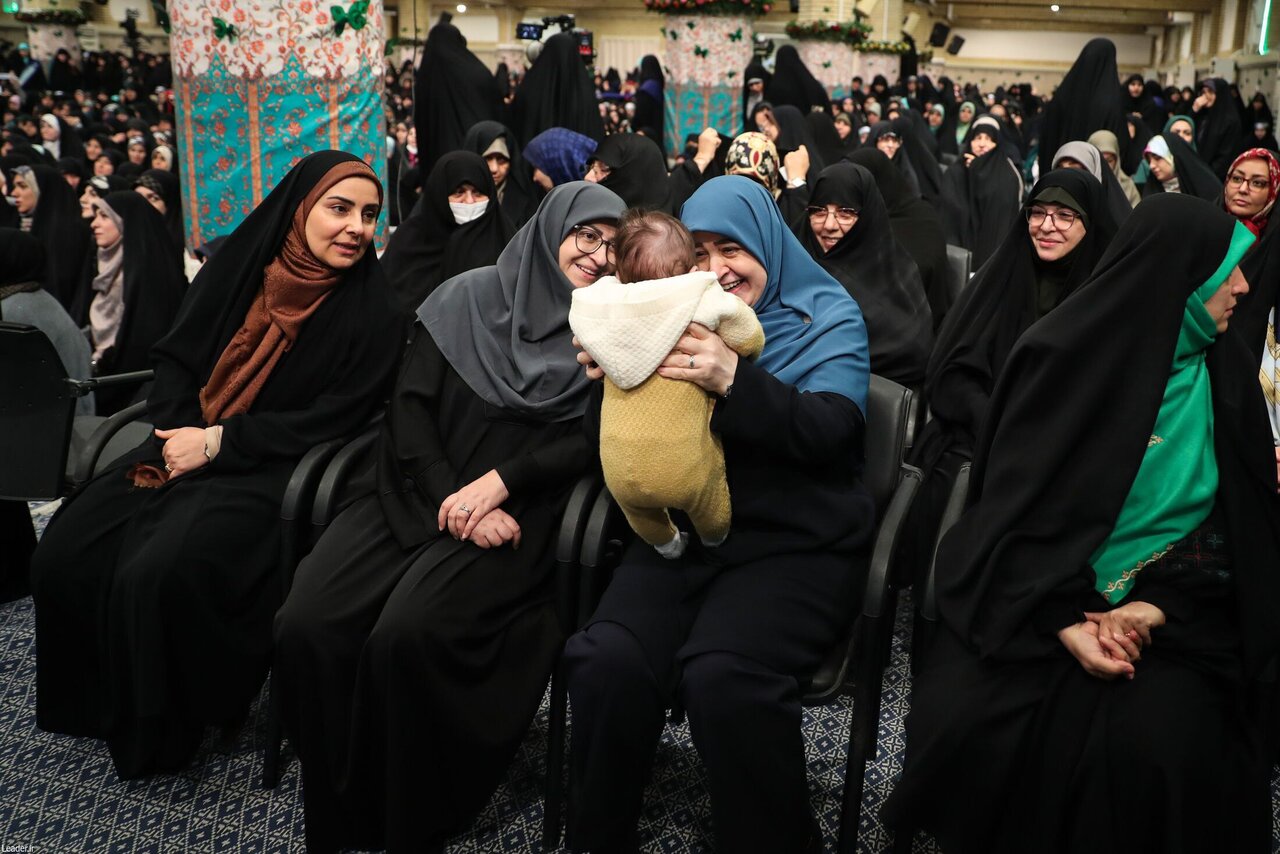 نوزادی که در بیت رهبری فاطمه مهاجرانی را خوشحال کرد +عکس