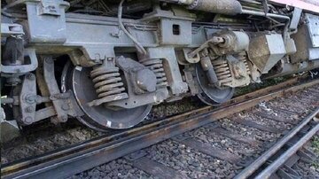 خارج شدن قطار از ریل در ایستگاه هشتگرد