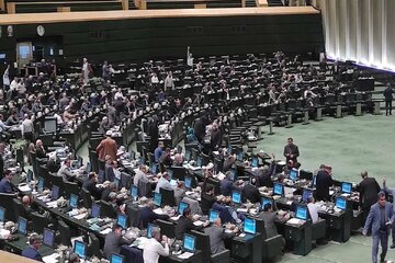 یک روز خلاف نظر رهبری عمل می‌کنند، یک روز هم علیه سپاه؛ کسی قادر به کنترل تندروها نیست!