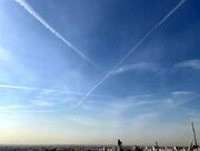 راز خط‌های سفید در آسمان تهران چیست؟/ رد هواپیما یا موشک؟