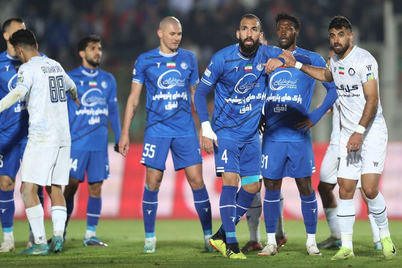 برگزاری دیدار استقلال و گل‌گهر در مشهد منتفی شد؟