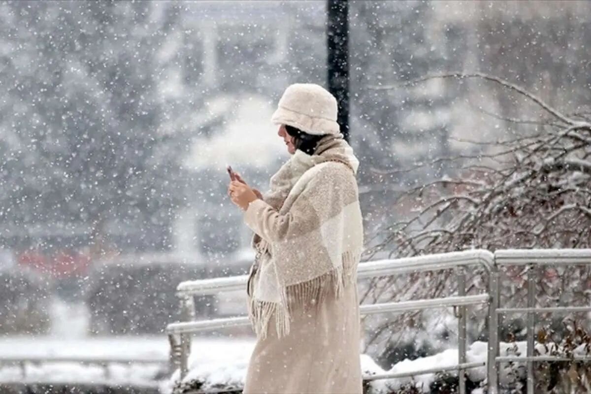 بارش برف در تهران آغاز شد/ ۱۸ استان هم منتظر بارش برف و باران باشند