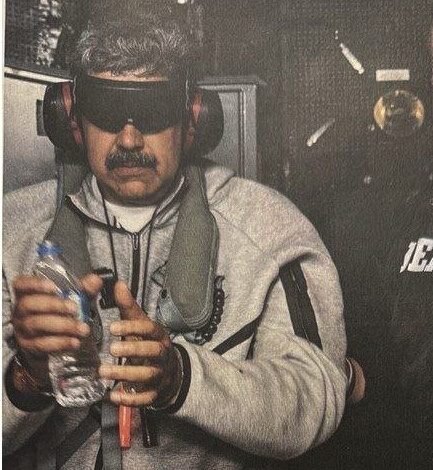 حمله و دزدیدن آقای رئیسجمهور؛ پشتپرده دستبند و چشمبند مادورو چیست؟ +عکس