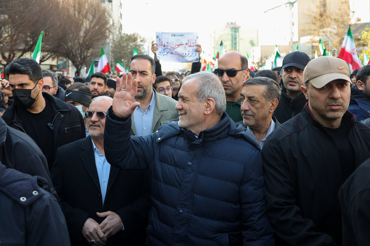 پزشکیان هم در خروش مردم شریک شد؛ انتقام می‌گیریم +عکس