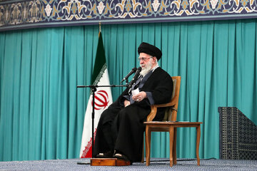 ویدیوی آماده‌سازی خودروی حامل پیکر رهبر شهید انقلاب را ببینید