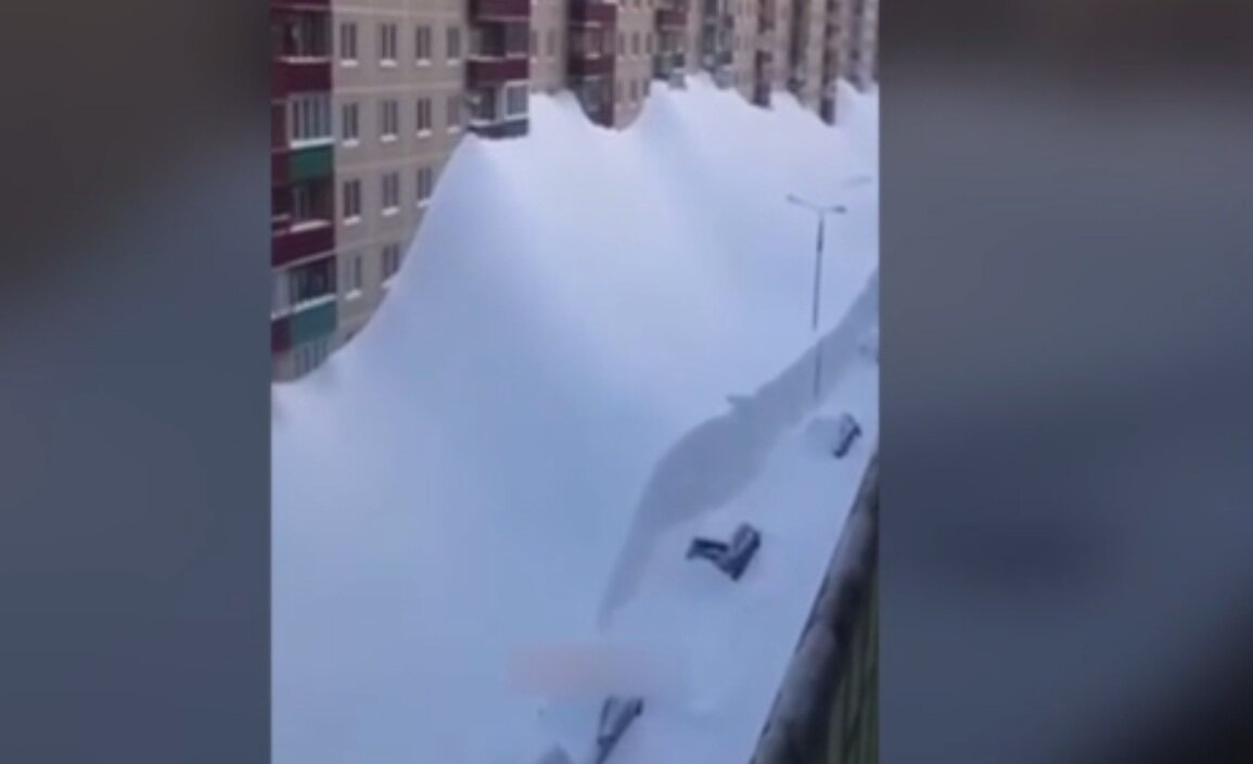 بارش شدید برف خانه‌ها را مدفون کرد +ویدیو