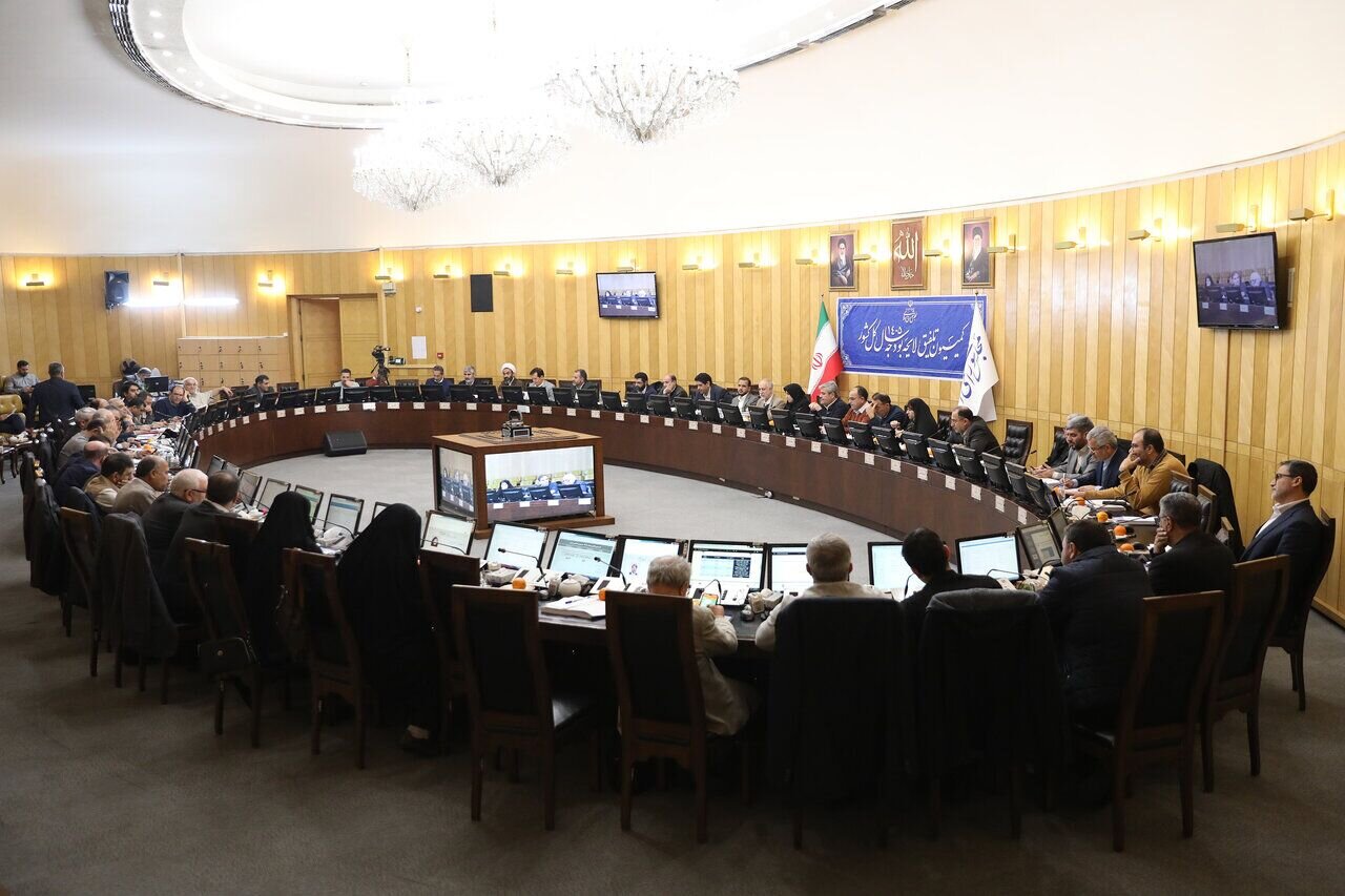 طبق مصوبه کمیسیون تلفیق بودجه: حقوق تا سقف ۴۰ میلیون تومان معاف از مالیات می‌شود